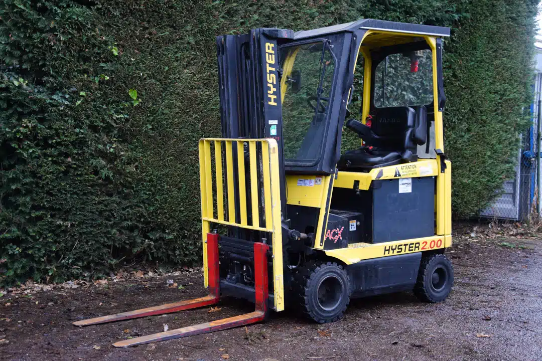 Een HYSTER E2.00XMS heftruck met een hefvermogen van 2 ton en bouwjaar 2004.