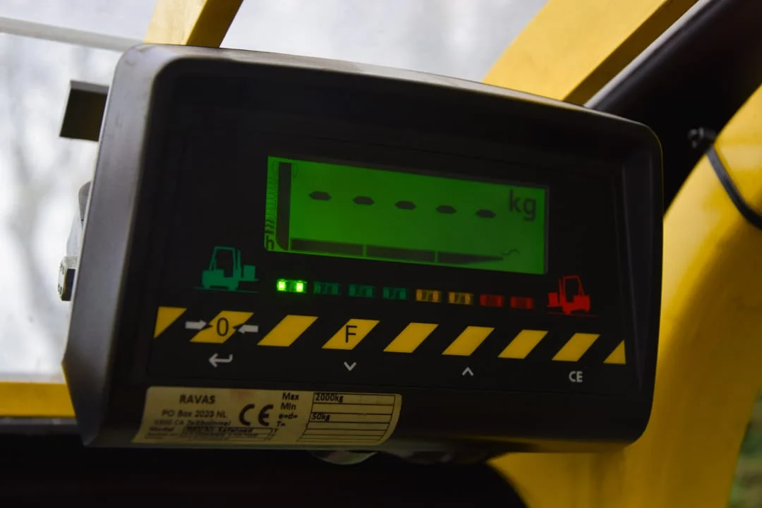 Dankzij zijn weegsysteem kunt u meteen zien wat uw lading weegt en of het veilig is voor de heftruck